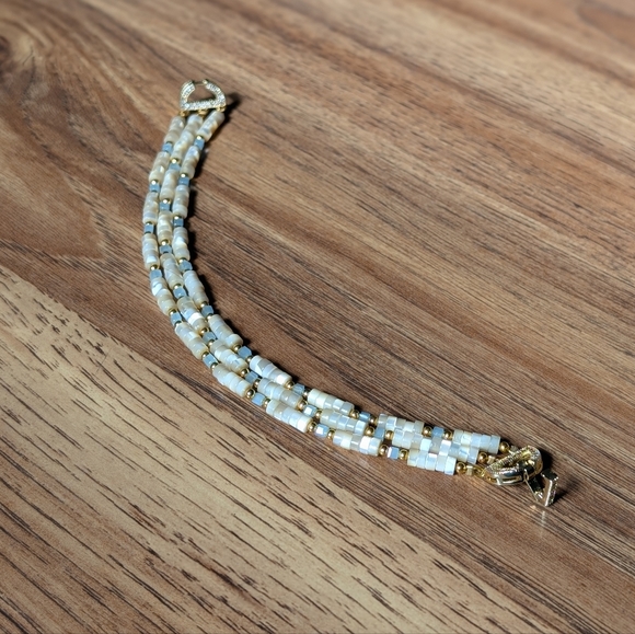 Shell Bracelet - Picture 2 of 3